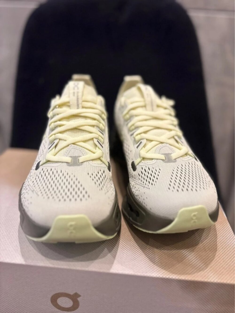 On Cloud Cloudsurfer Max Running Shoes Cream Green Women's US 5.5 - Picture 2 of 5